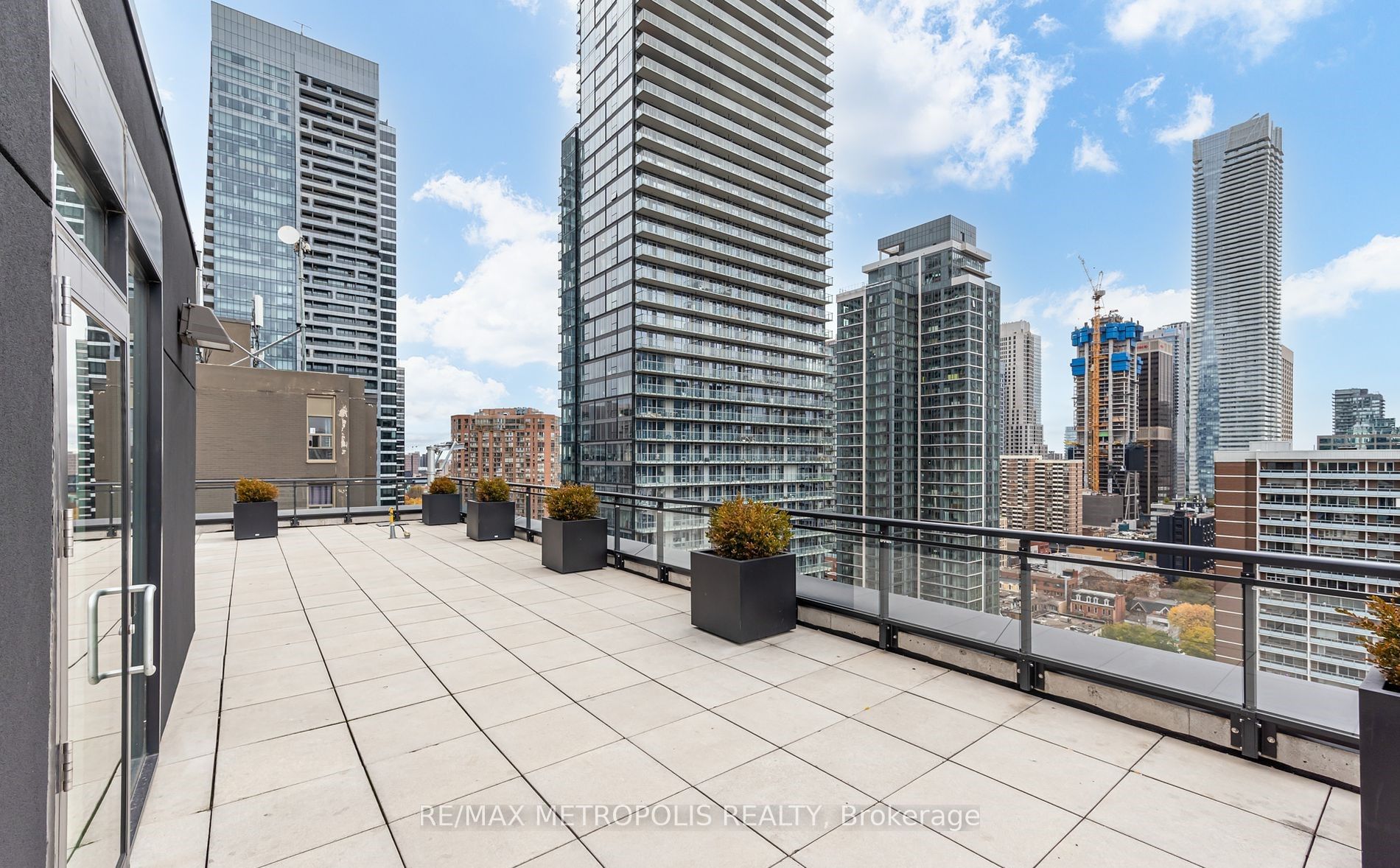 17 Dundonald St, #903
