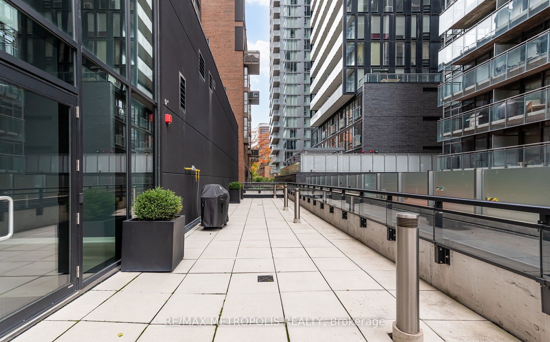 17 Dundonald St, #903