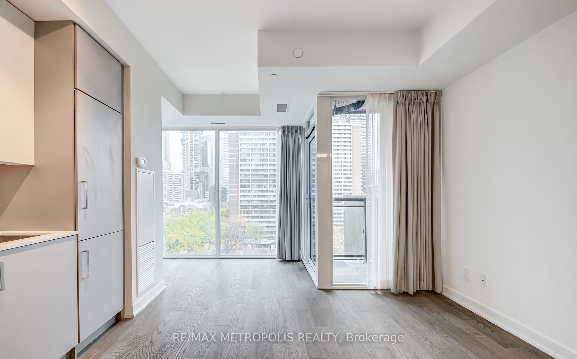 17 Dundonald St, #903