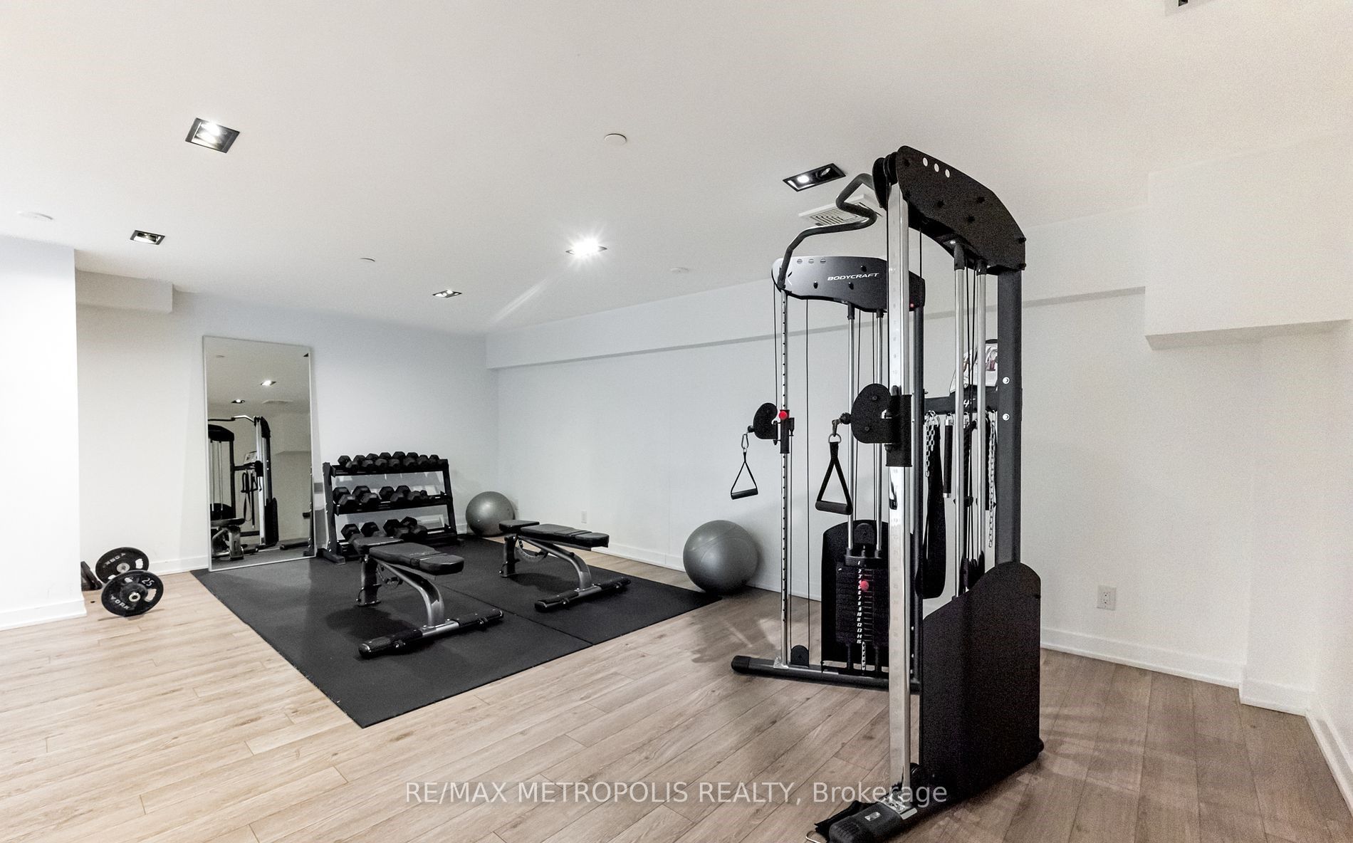 17 Dundonald St, #903