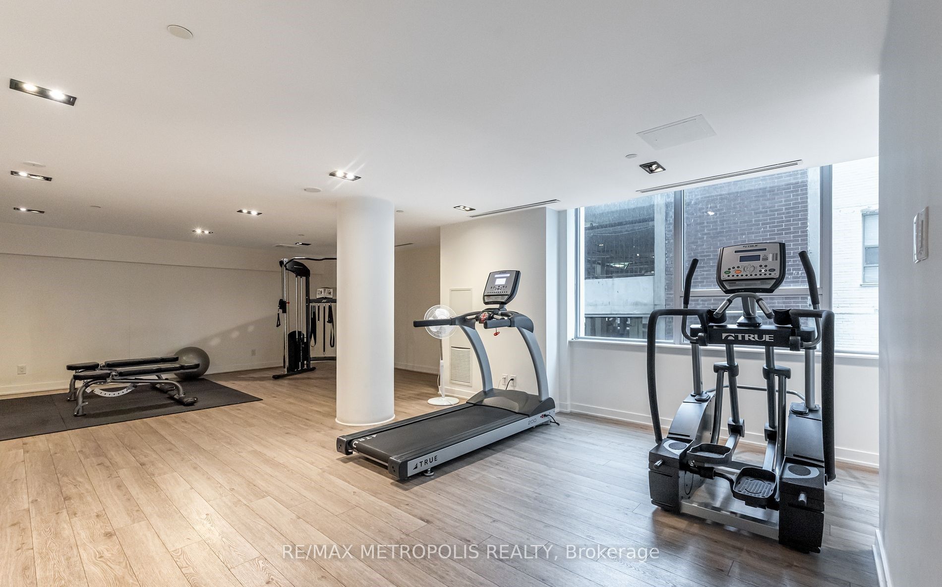 17 Dundonald St, #903