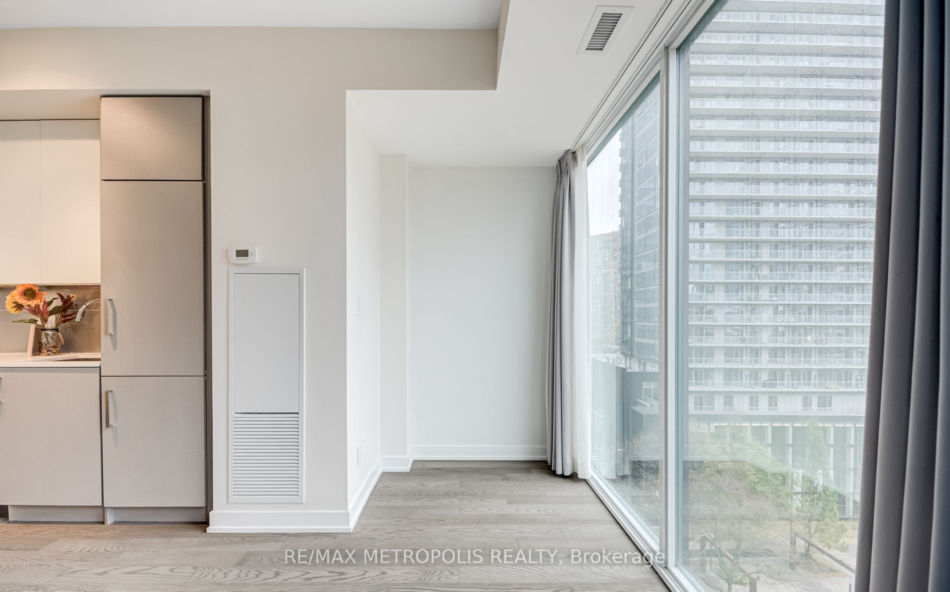17 Dundonald St, #903