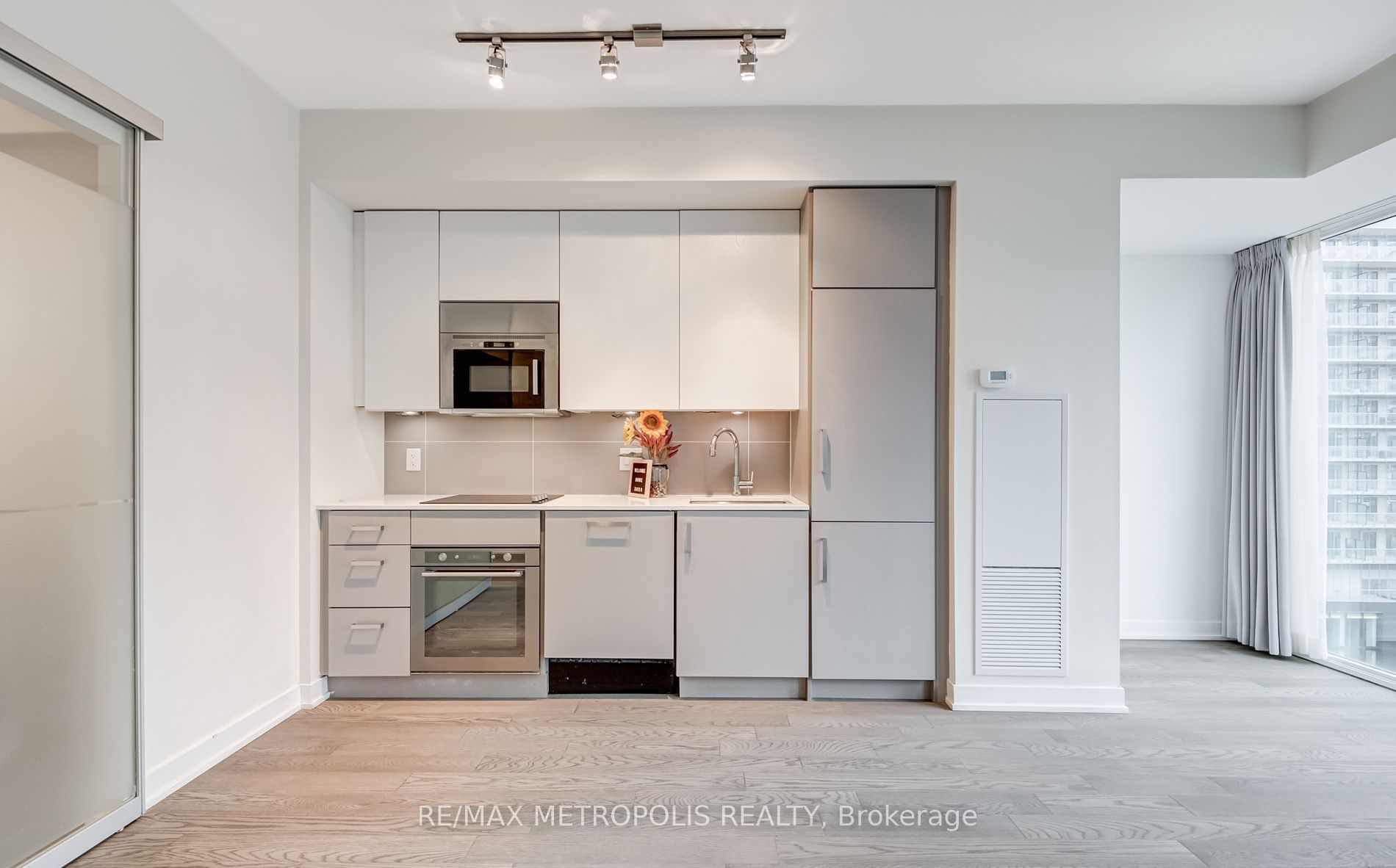 17 Dundonald St, #903