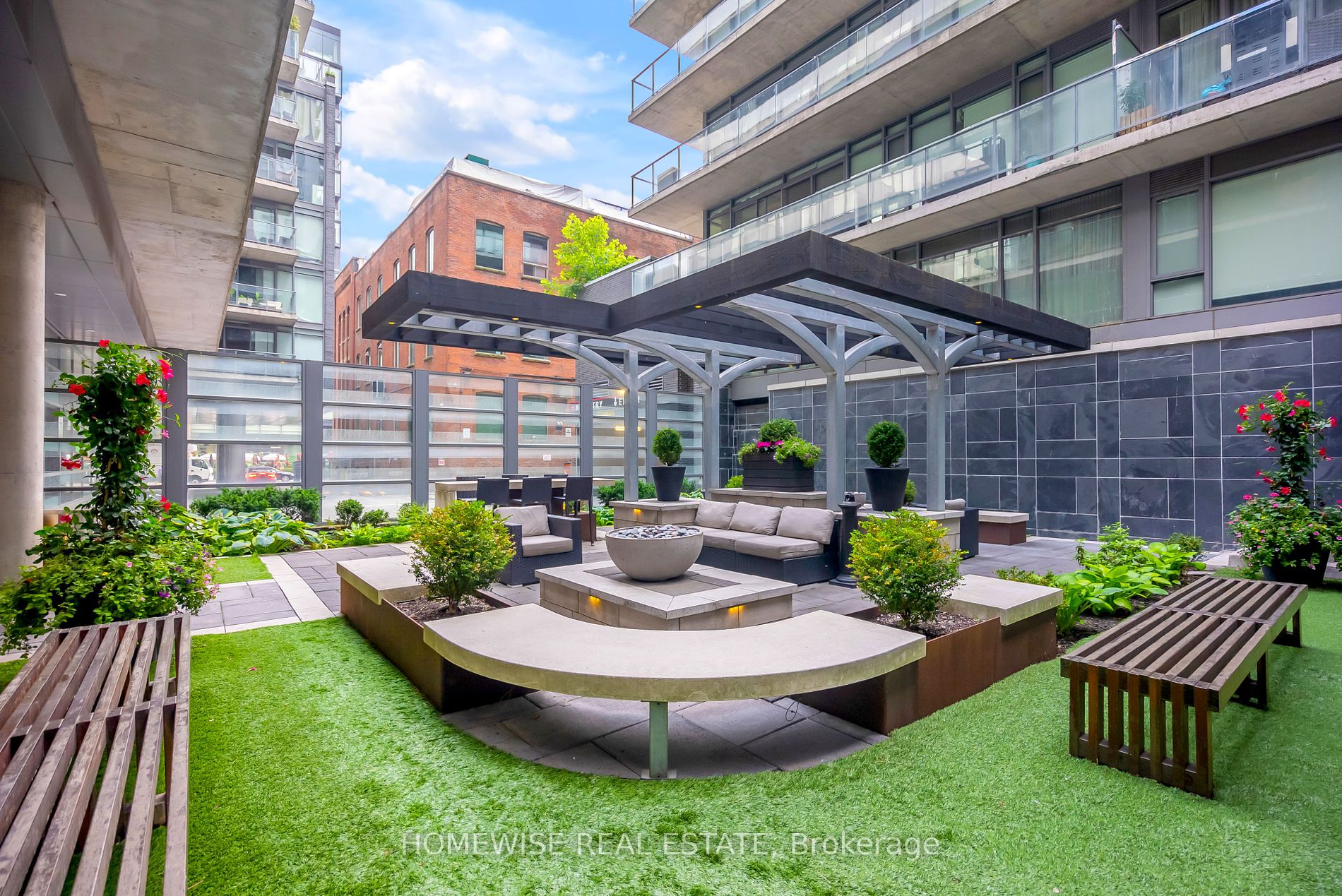 650 King St W, #602