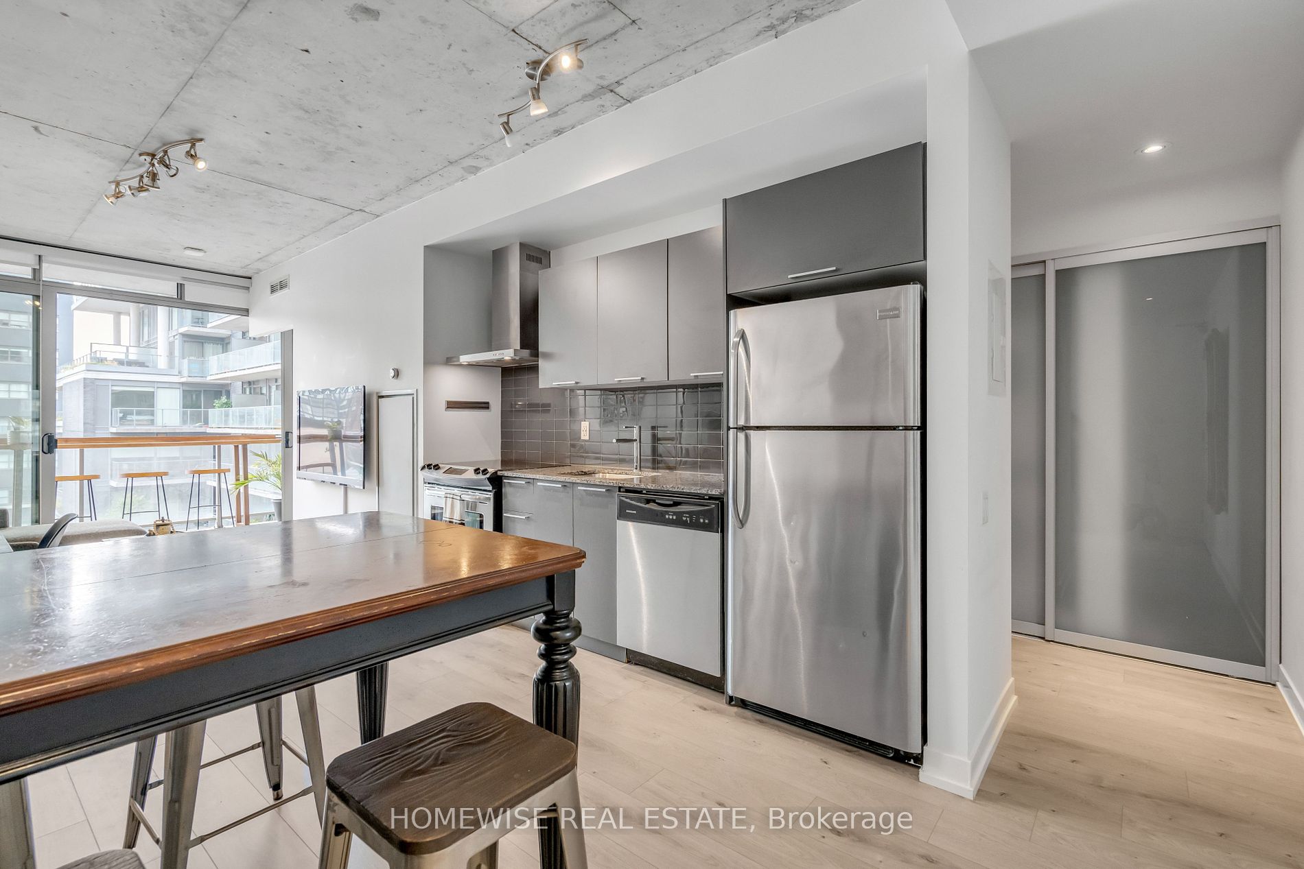 650 King St W, #602