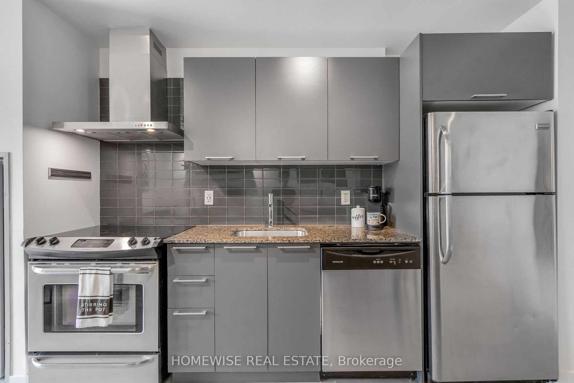 650 King St W, #602
