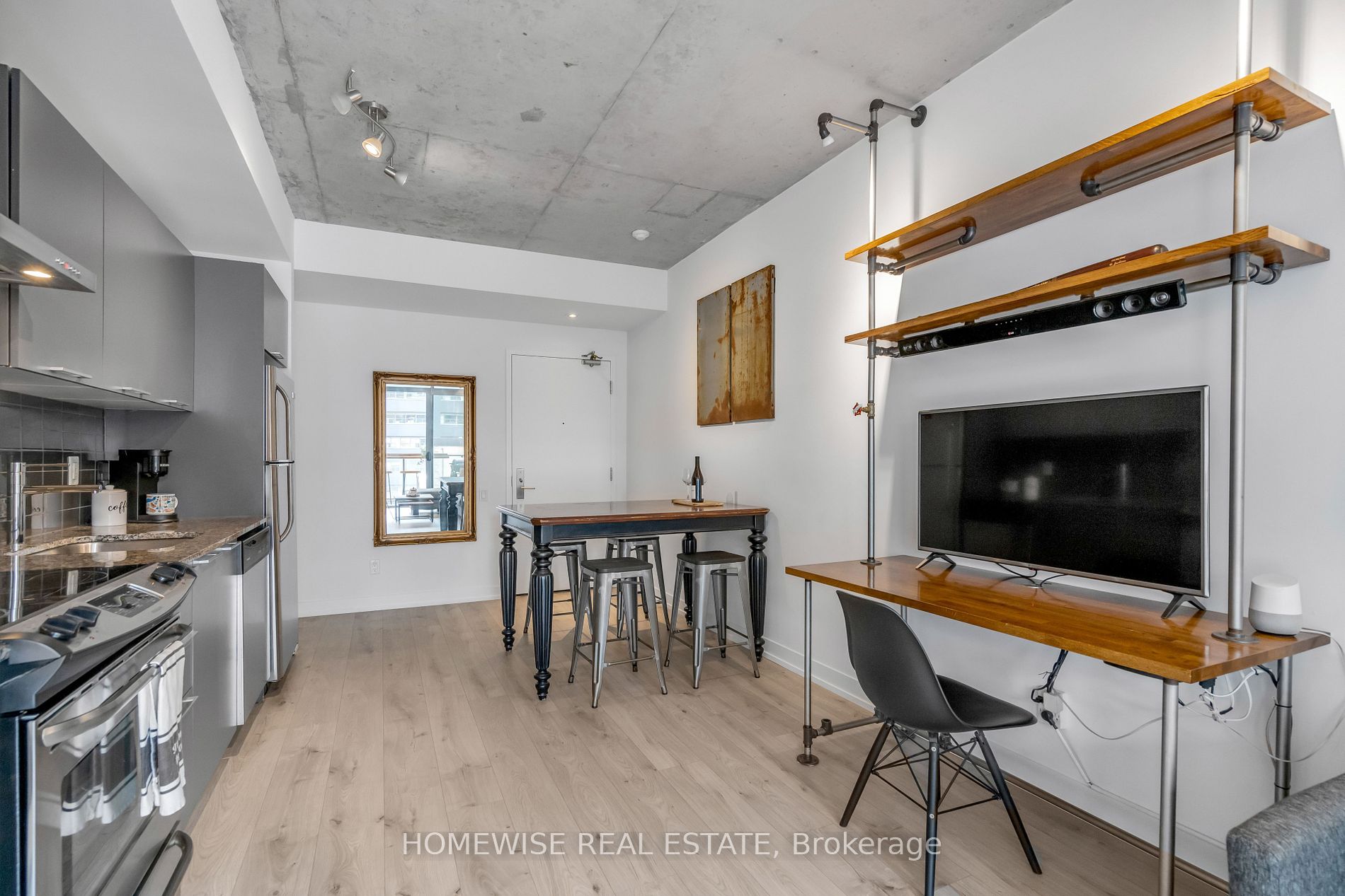 650 King St W, #602