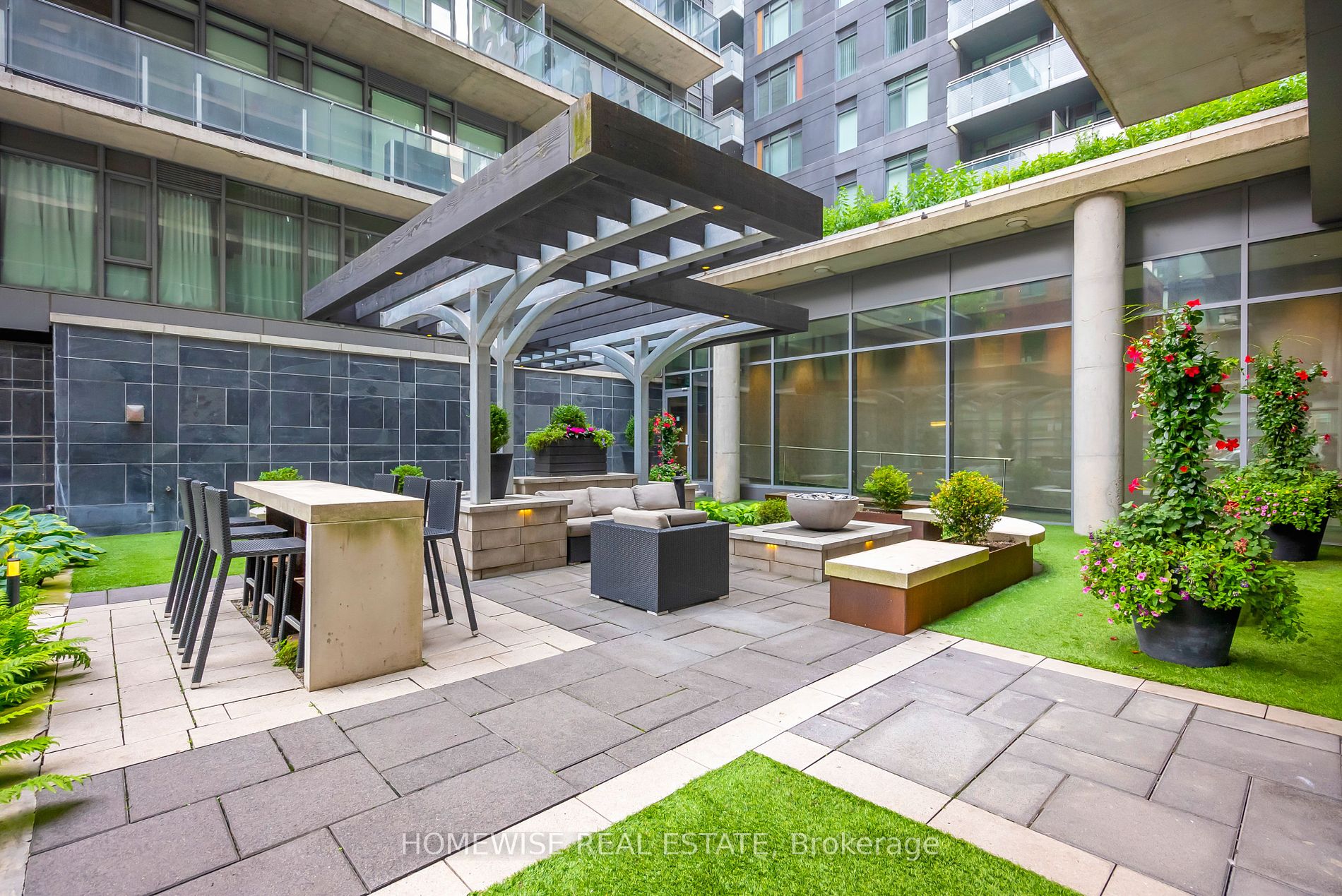 650 King St W, #602