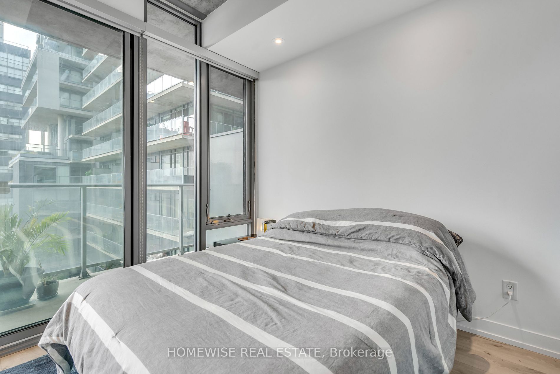 650 King St W, #602
