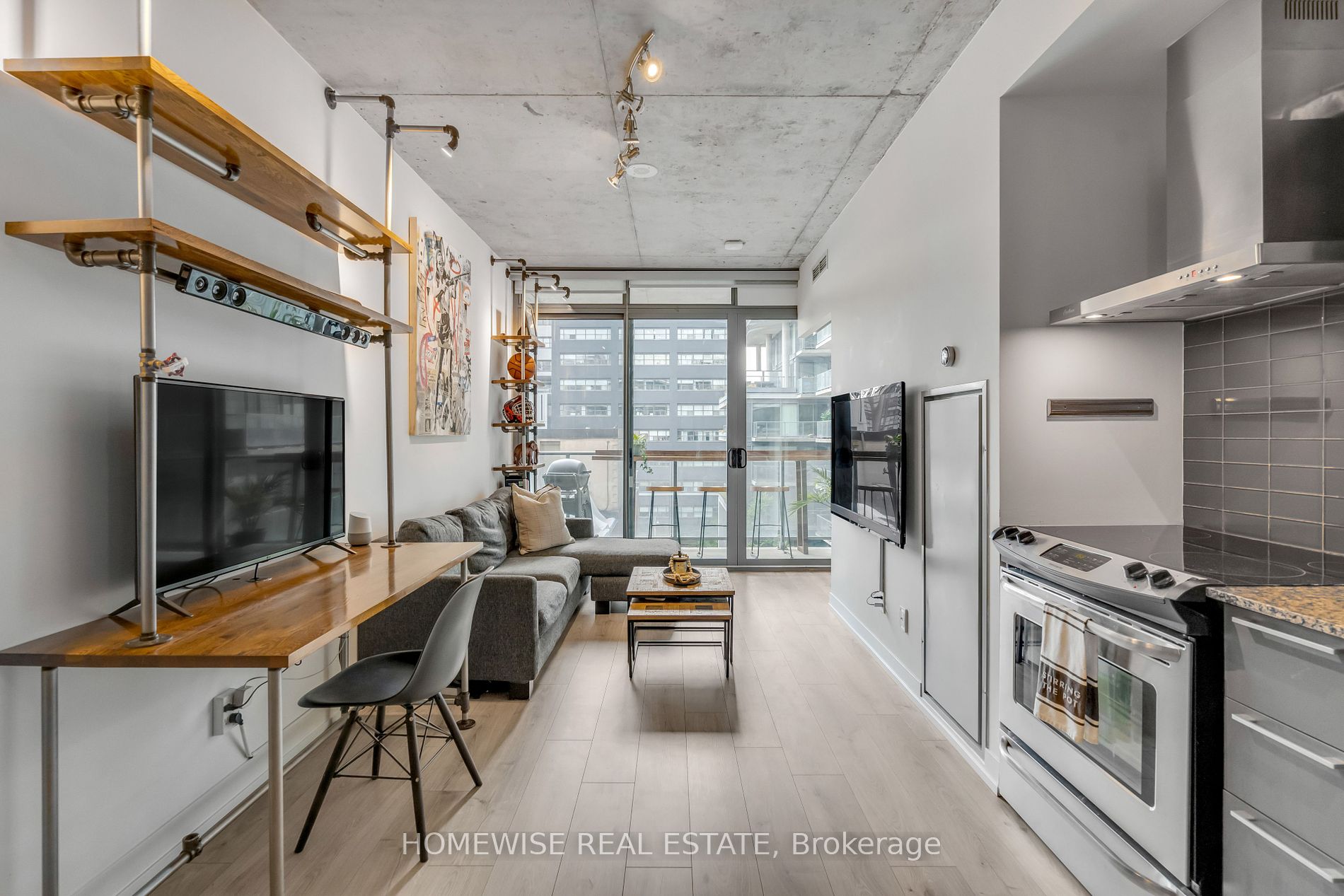 650 King St W, #602