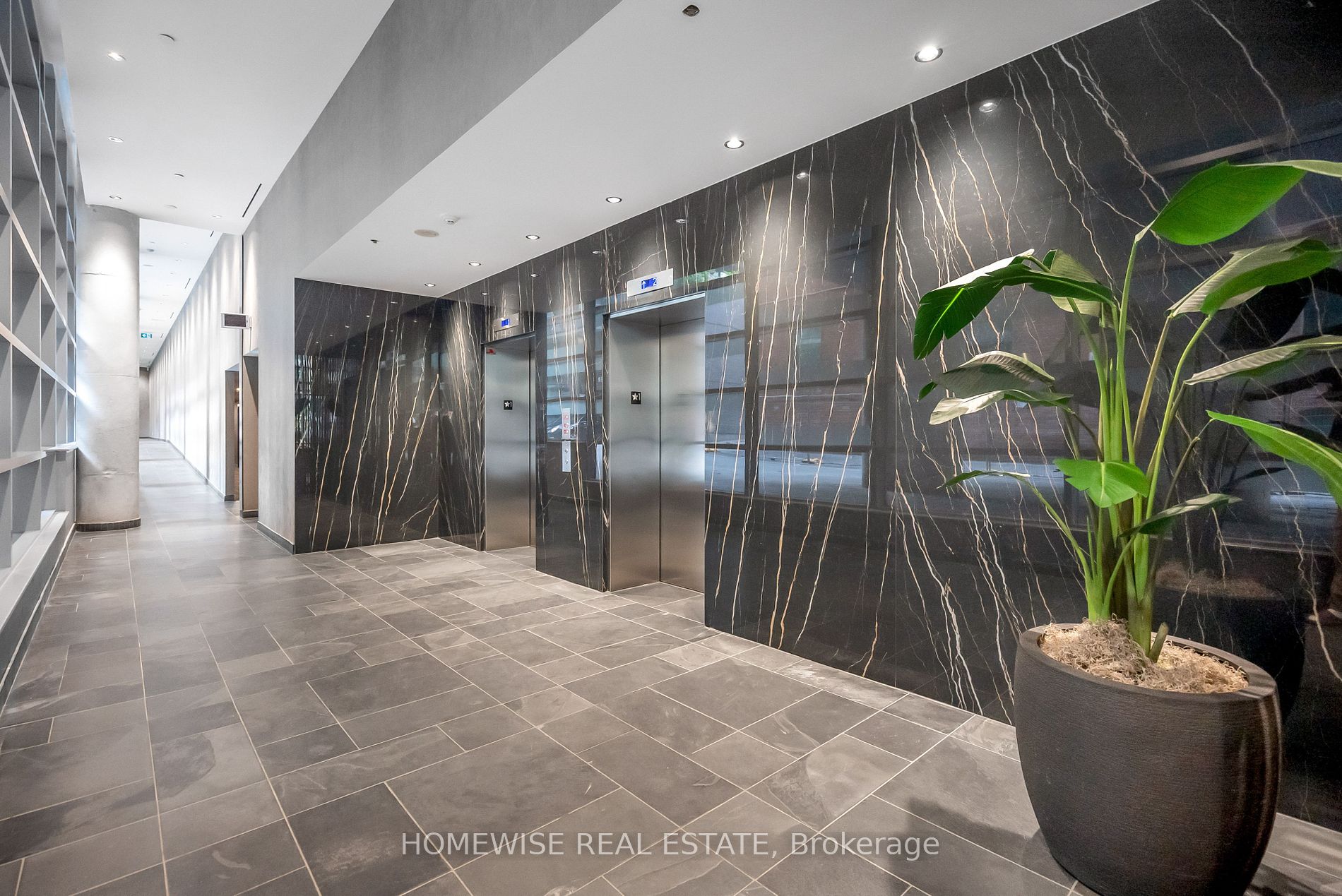 650 King St W, #602