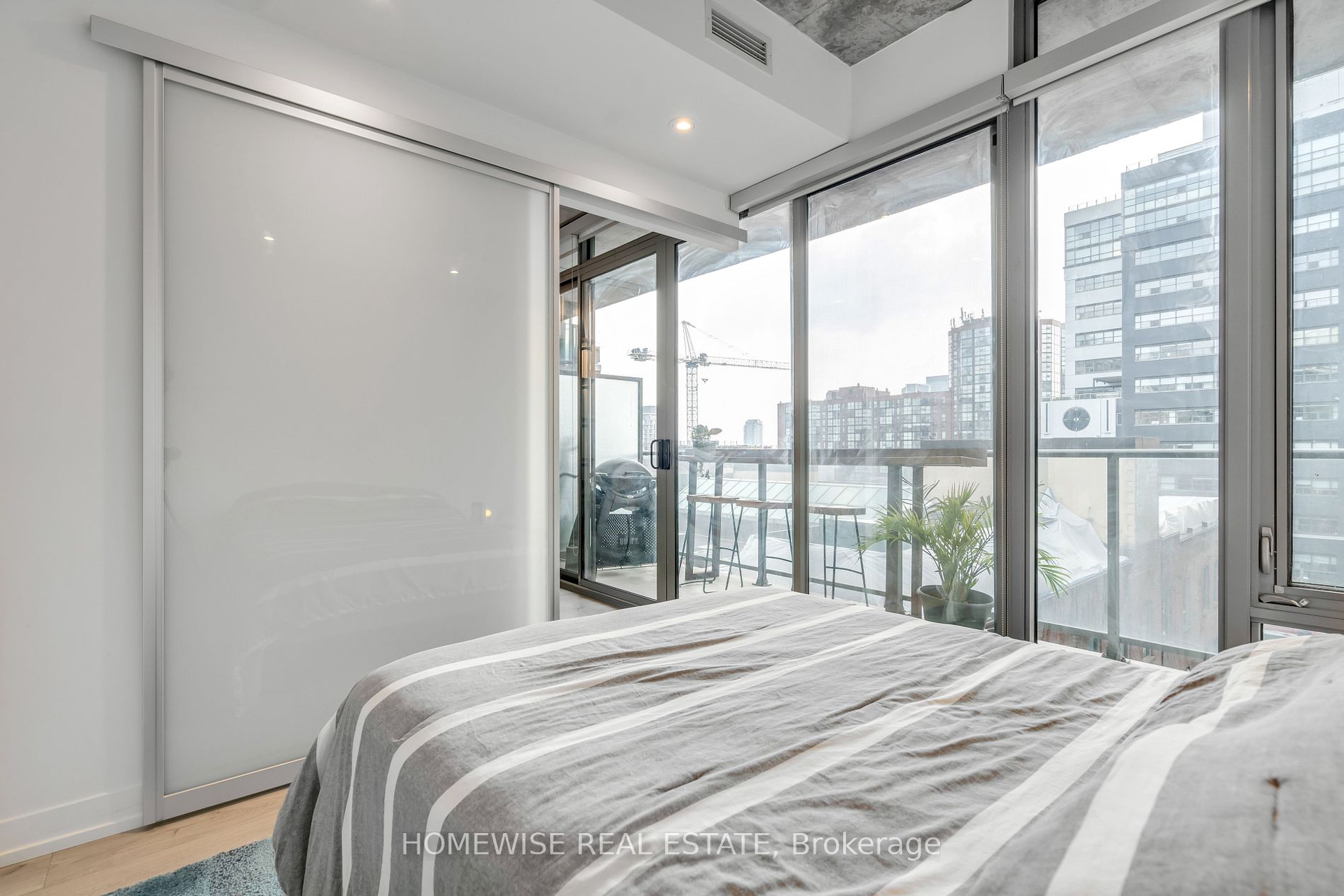 650 King St W, #602