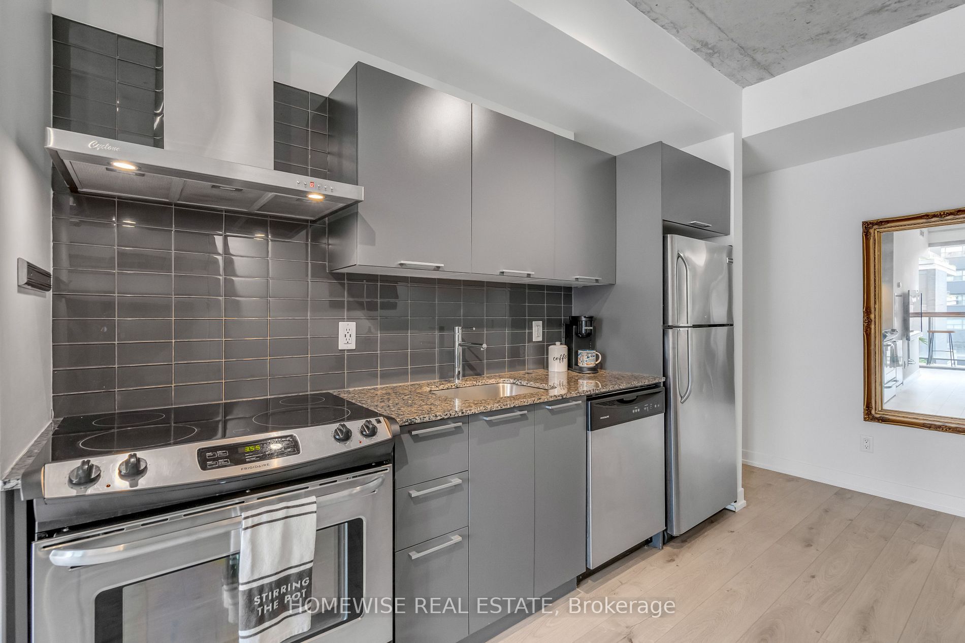 650 King St W, #602