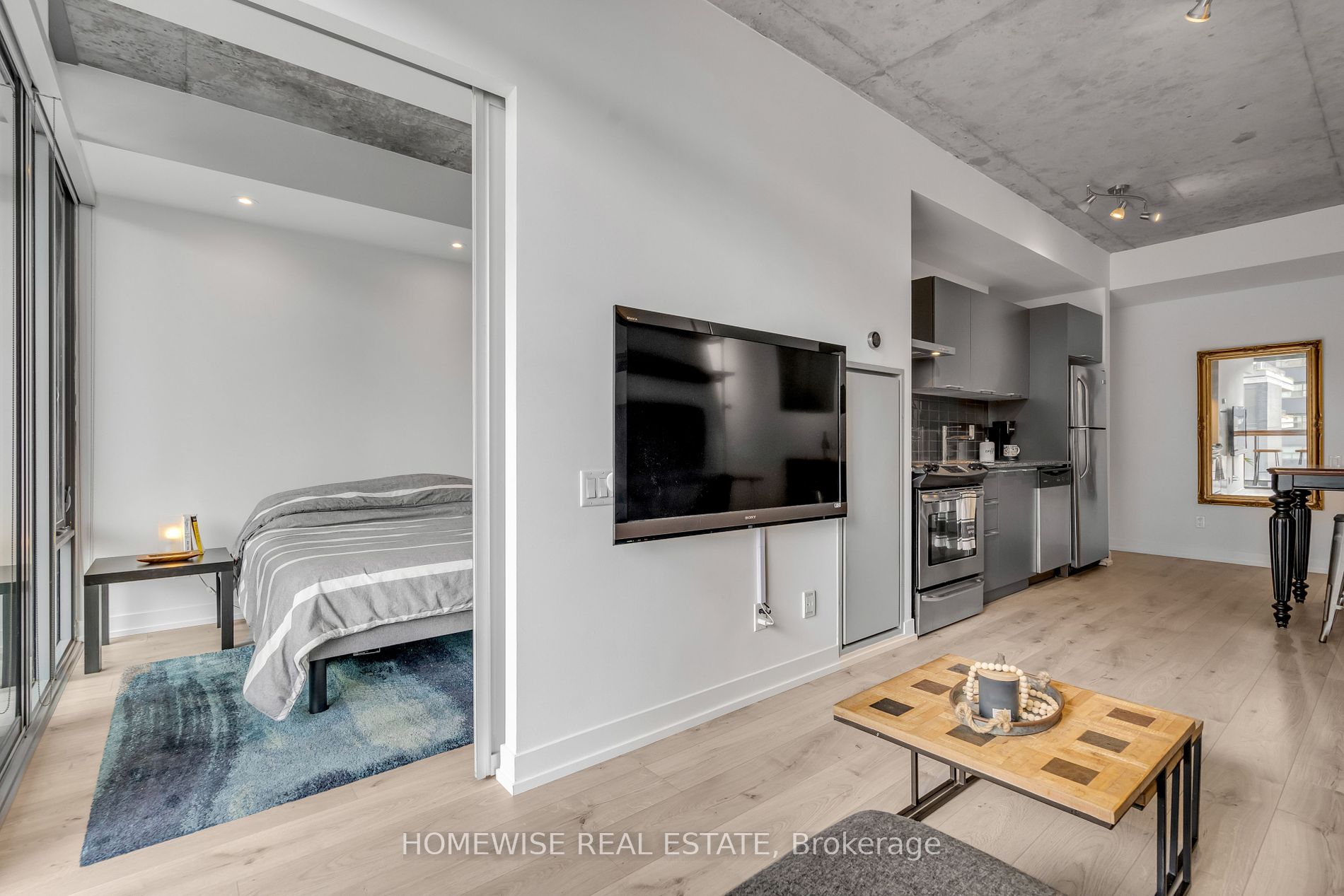 650 King St W, #602