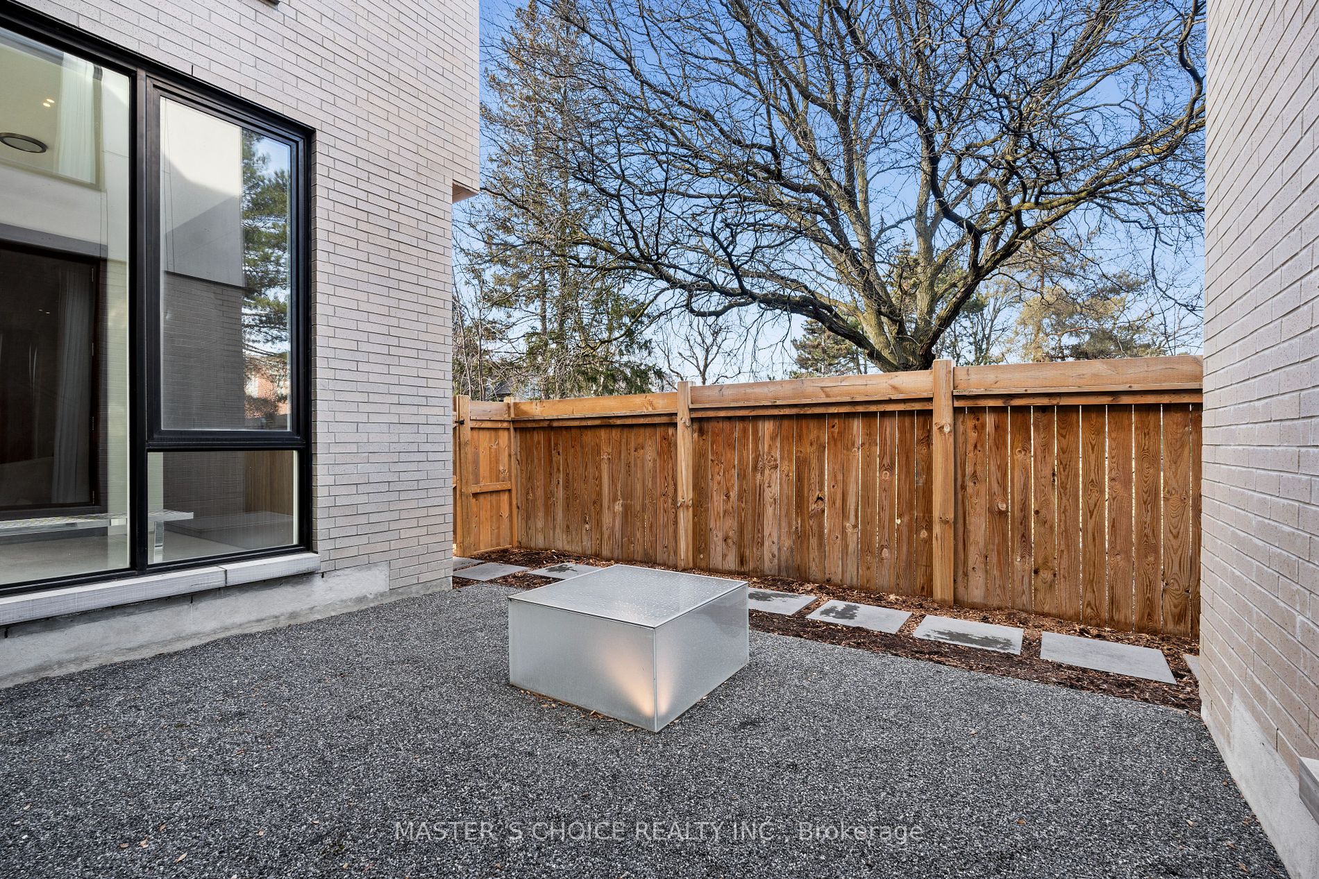 15 Fairmeadow Avenue