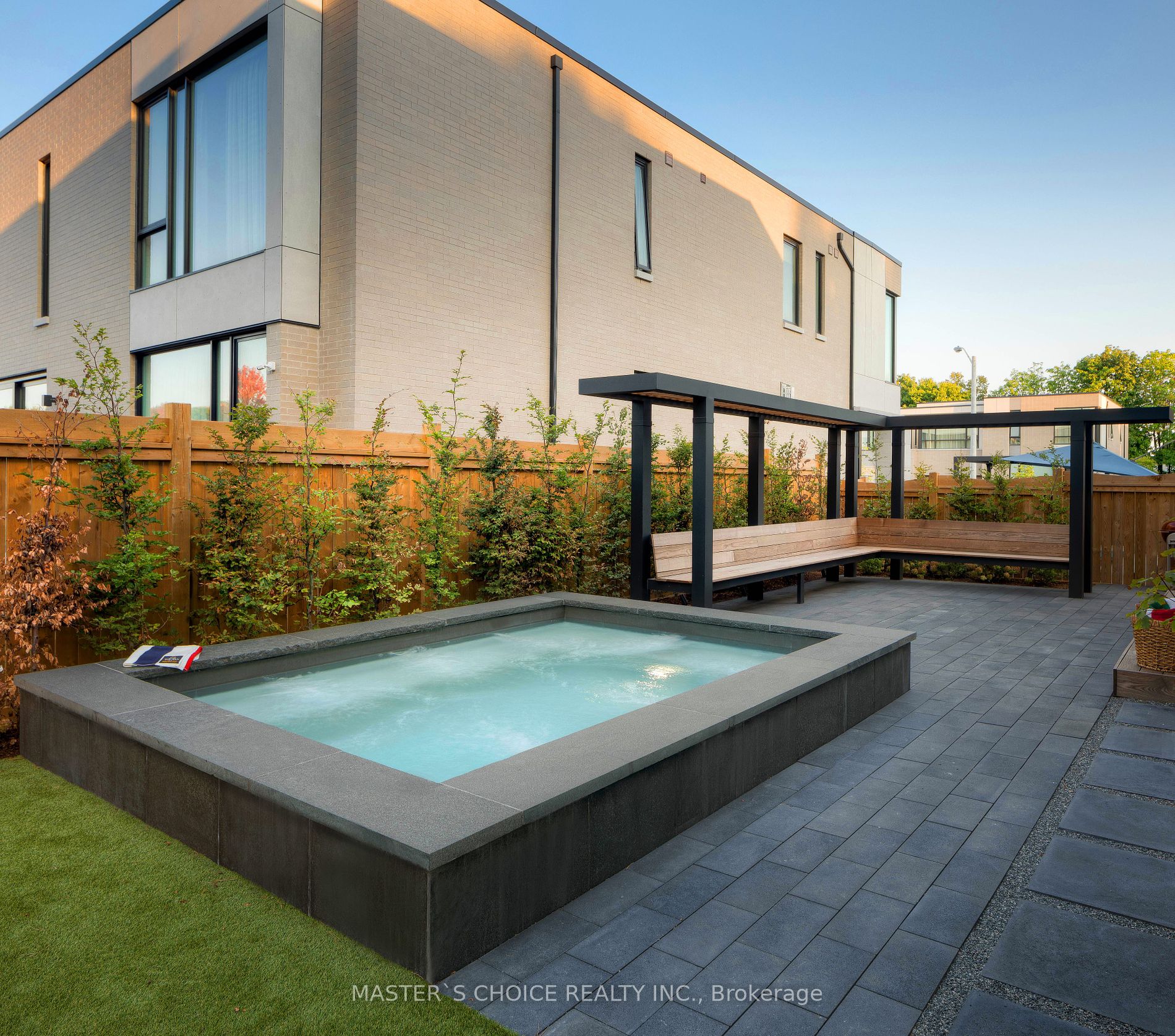 15 Fairmeadow Avenue