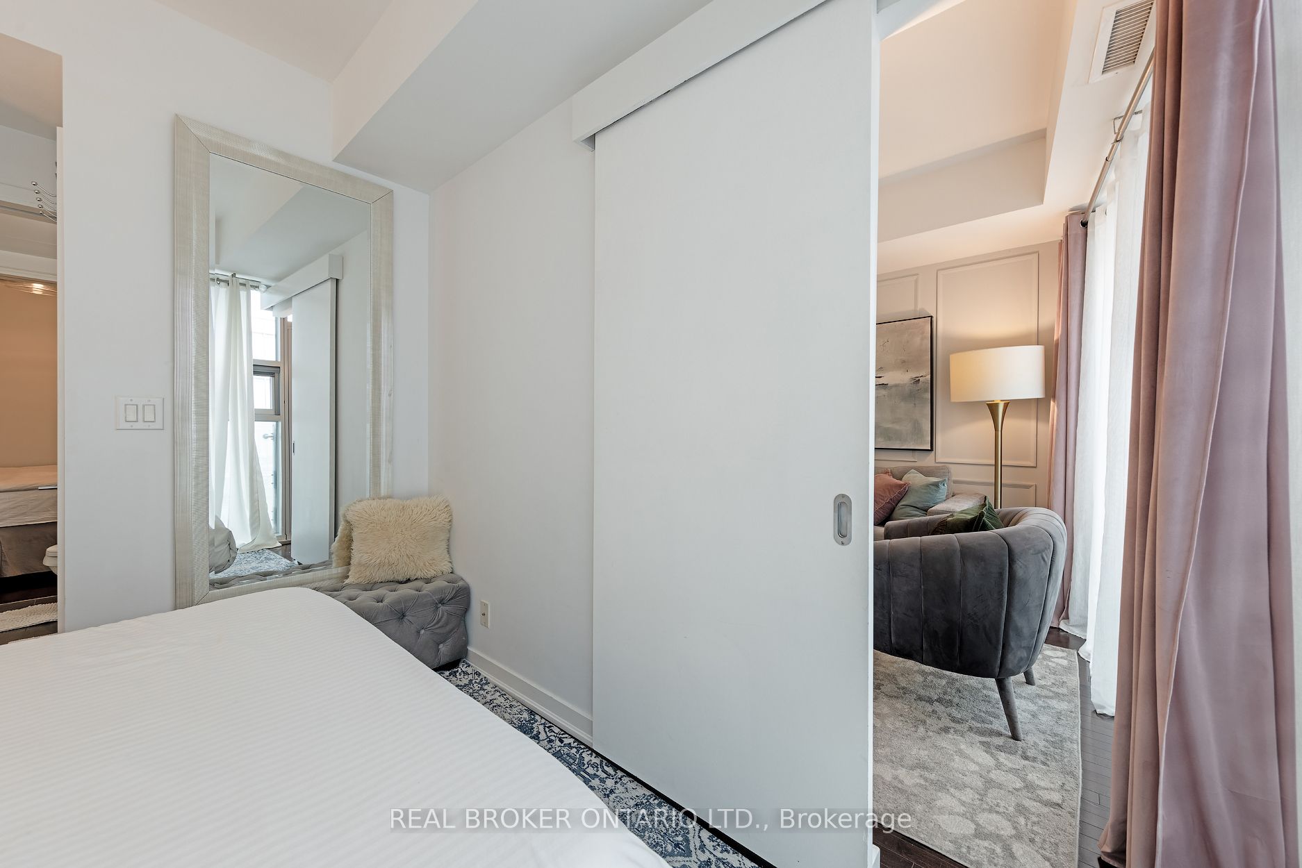 12 York Street, #1209