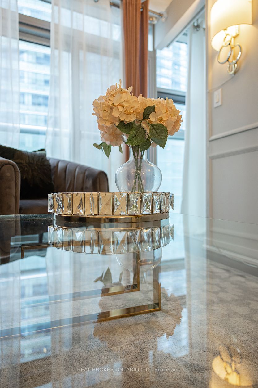 12 York Street, #1209