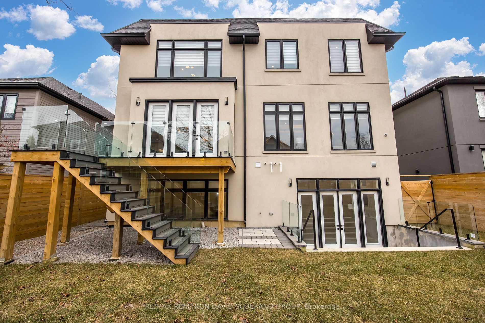 80 Charleswood Dr