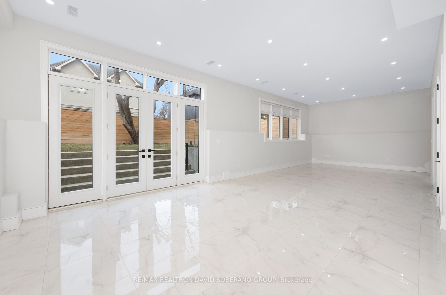 80 Charleswood Dr