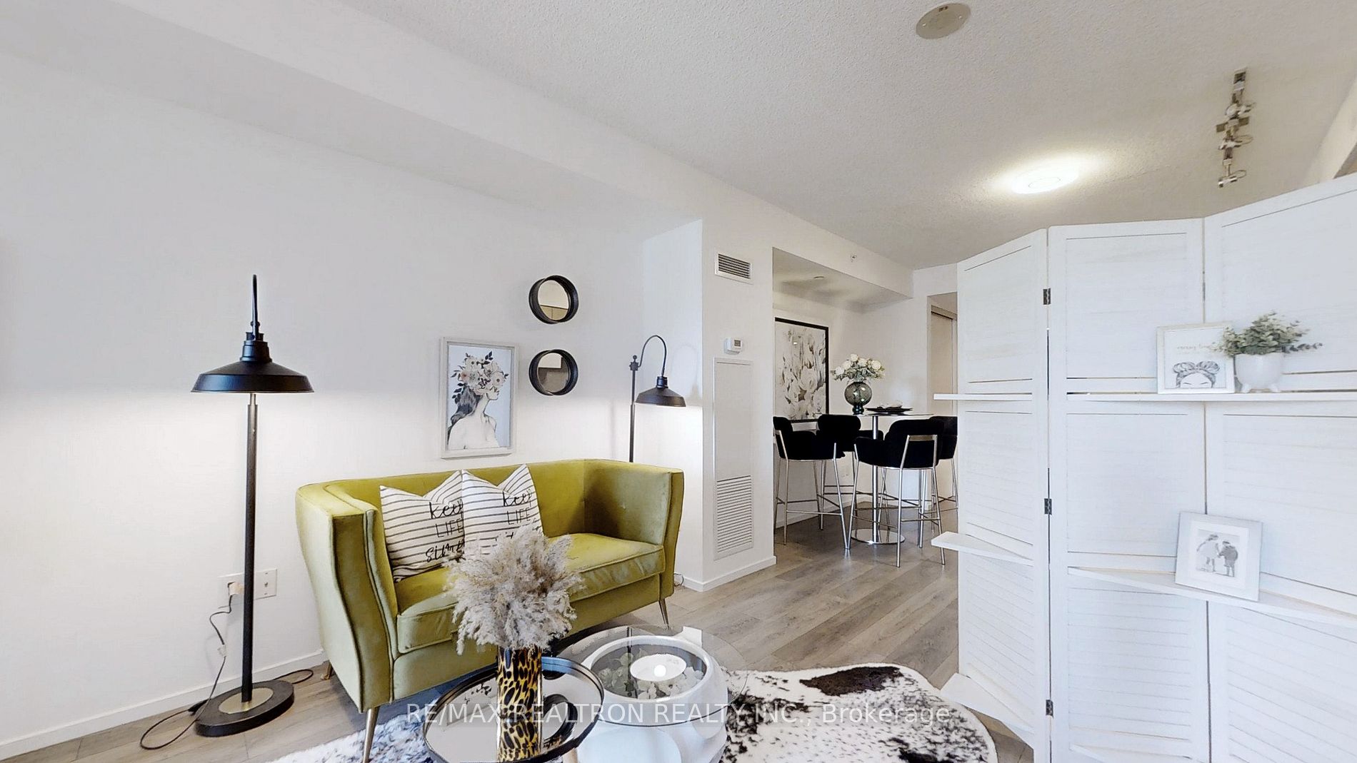 159 Dundas St E, #602
