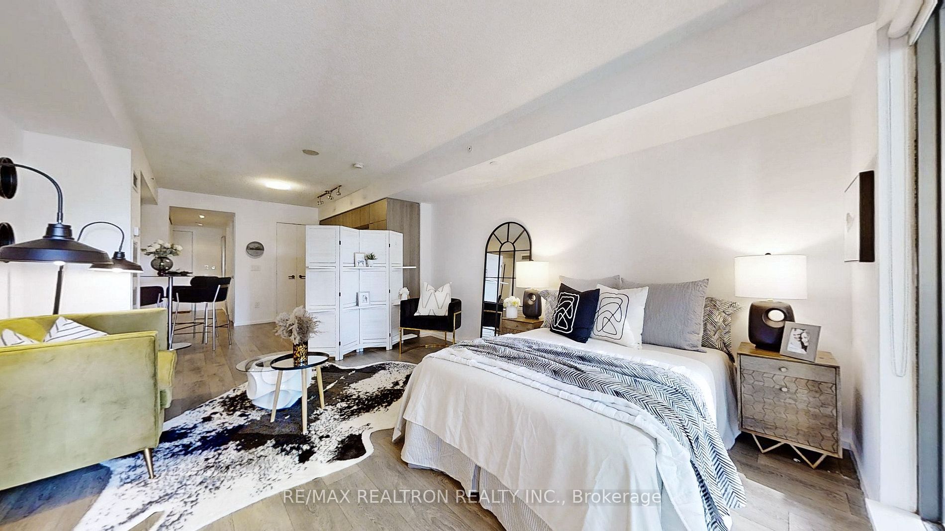 159 Dundas St E, #602