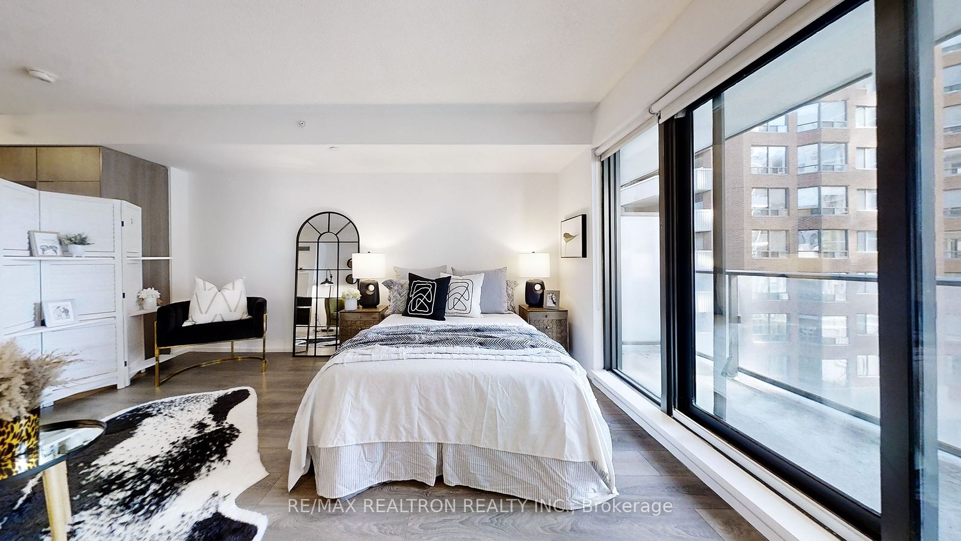 159 Dundas St E, #602