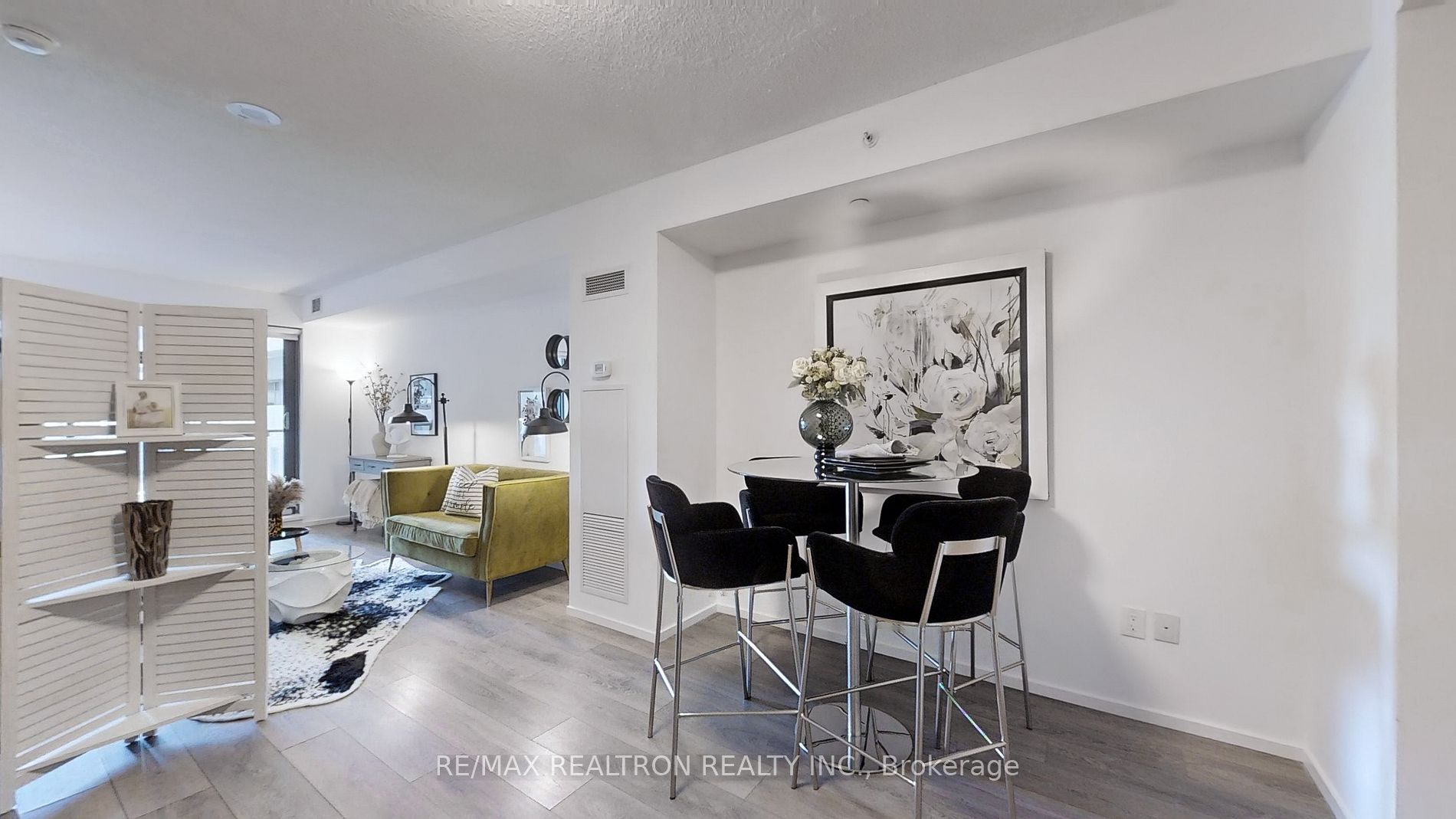 159 Dundas St E, #602