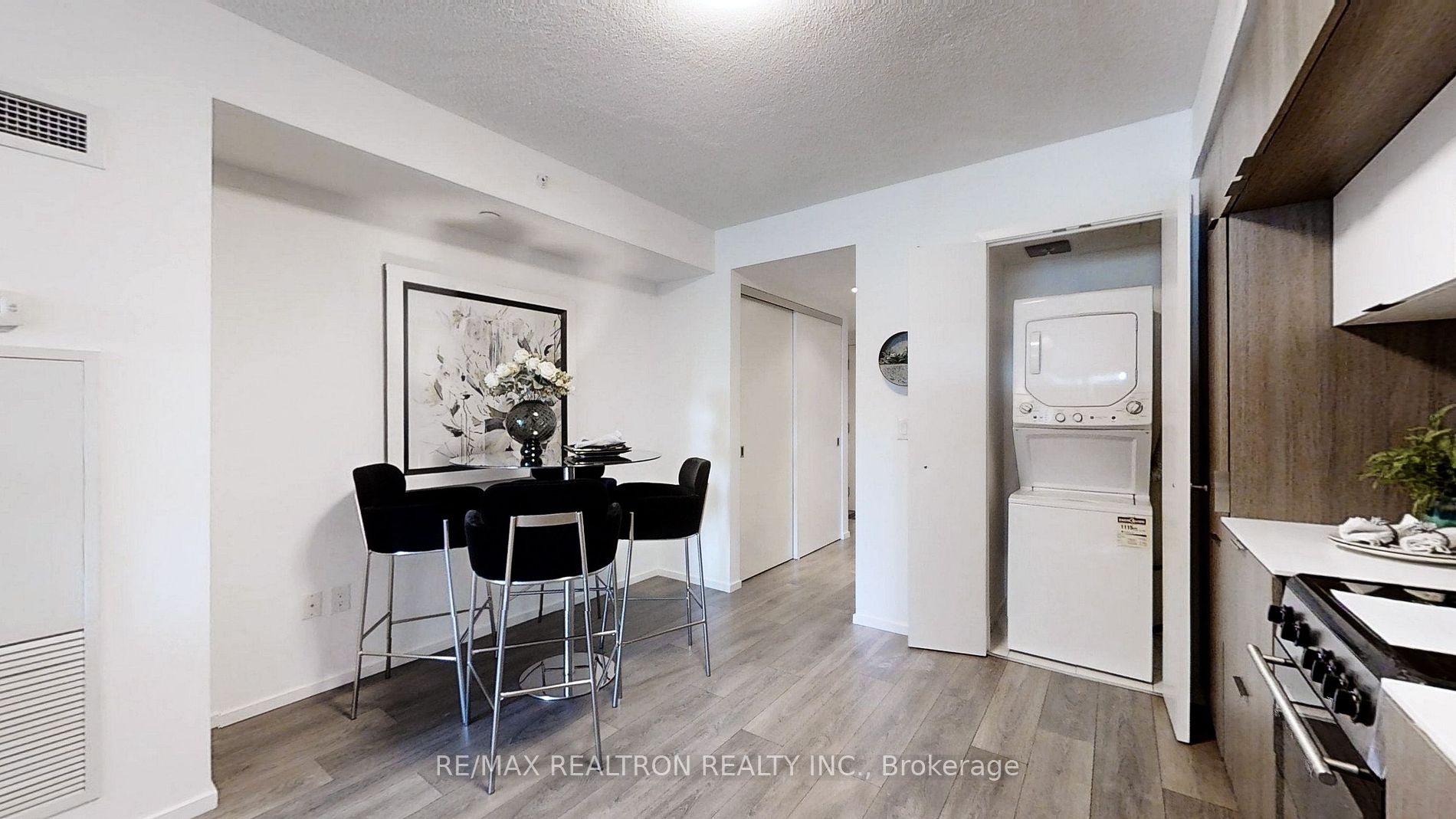159 Dundas St E, #602