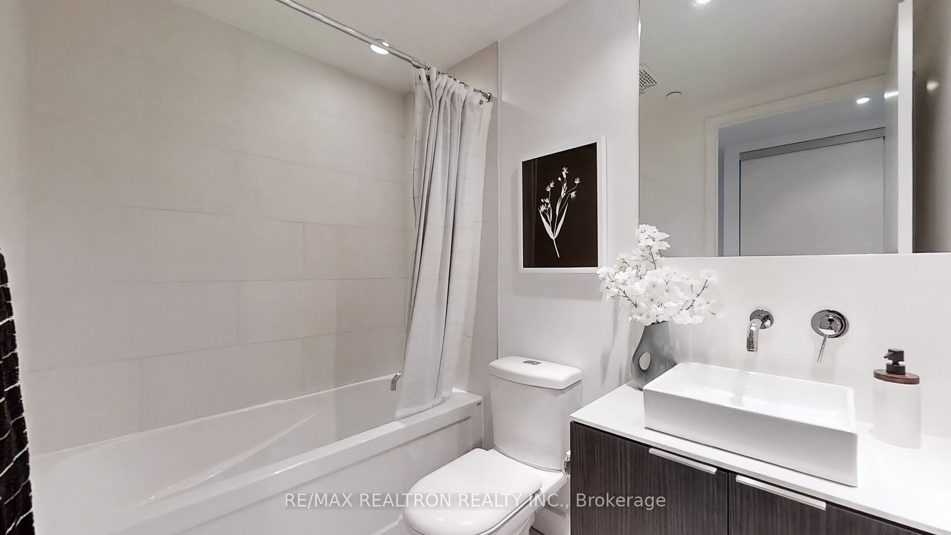159 Dundas St E, #602