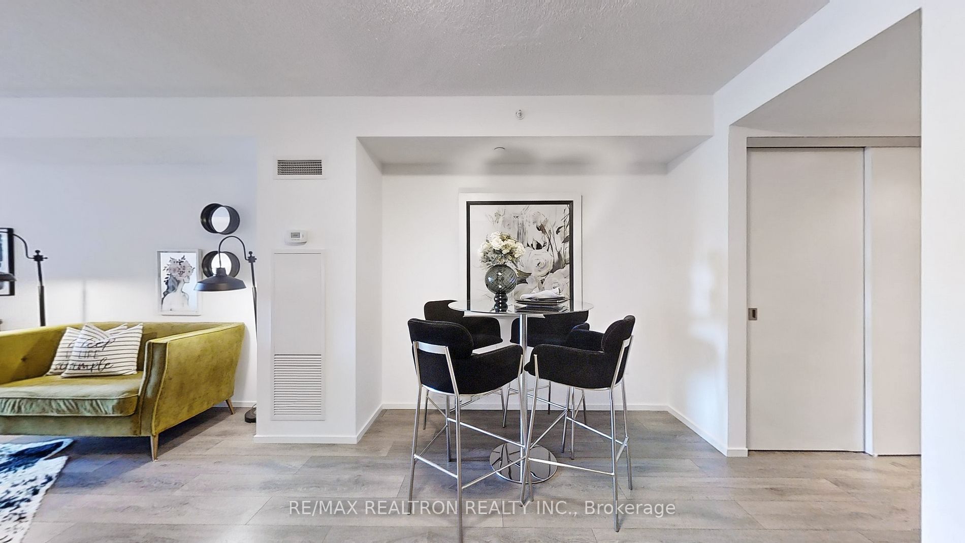 159 Dundas St E, #602
