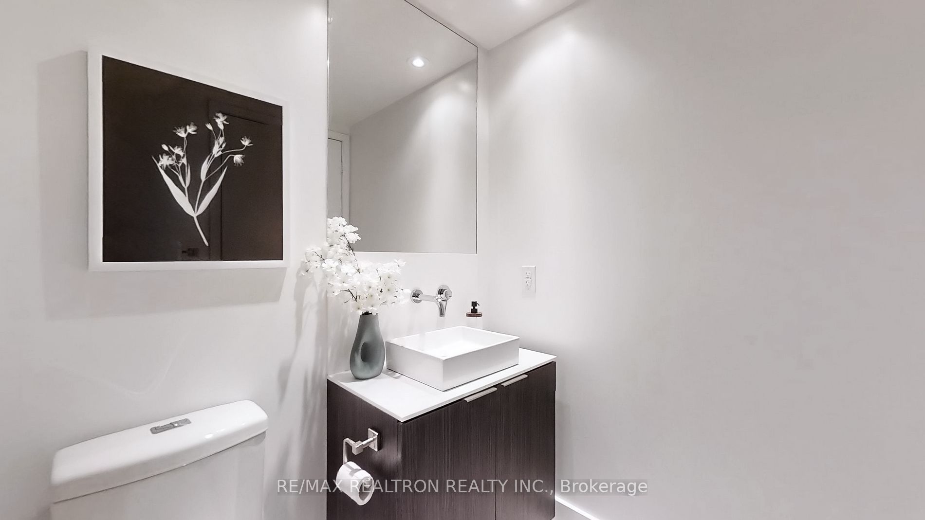 159 Dundas St E, #602