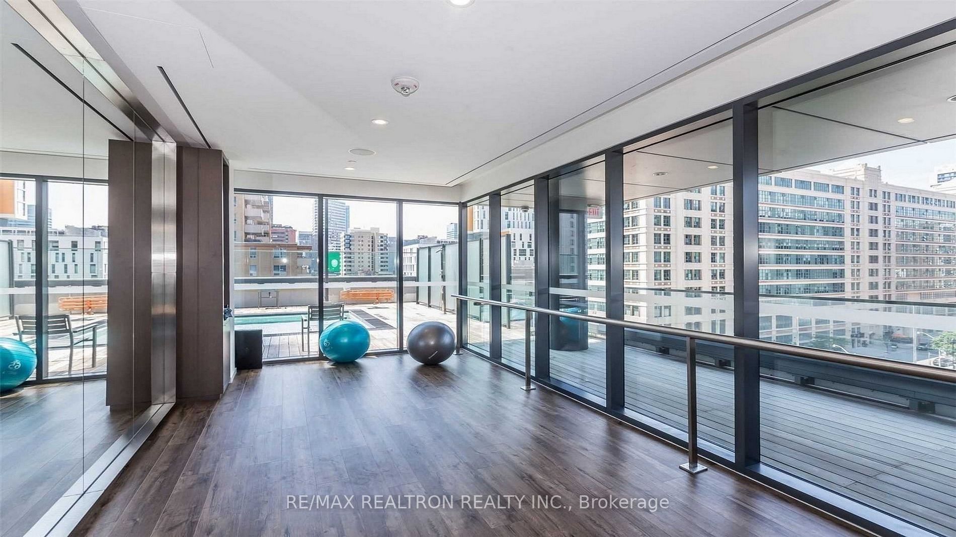 159 Dundas St E, #602