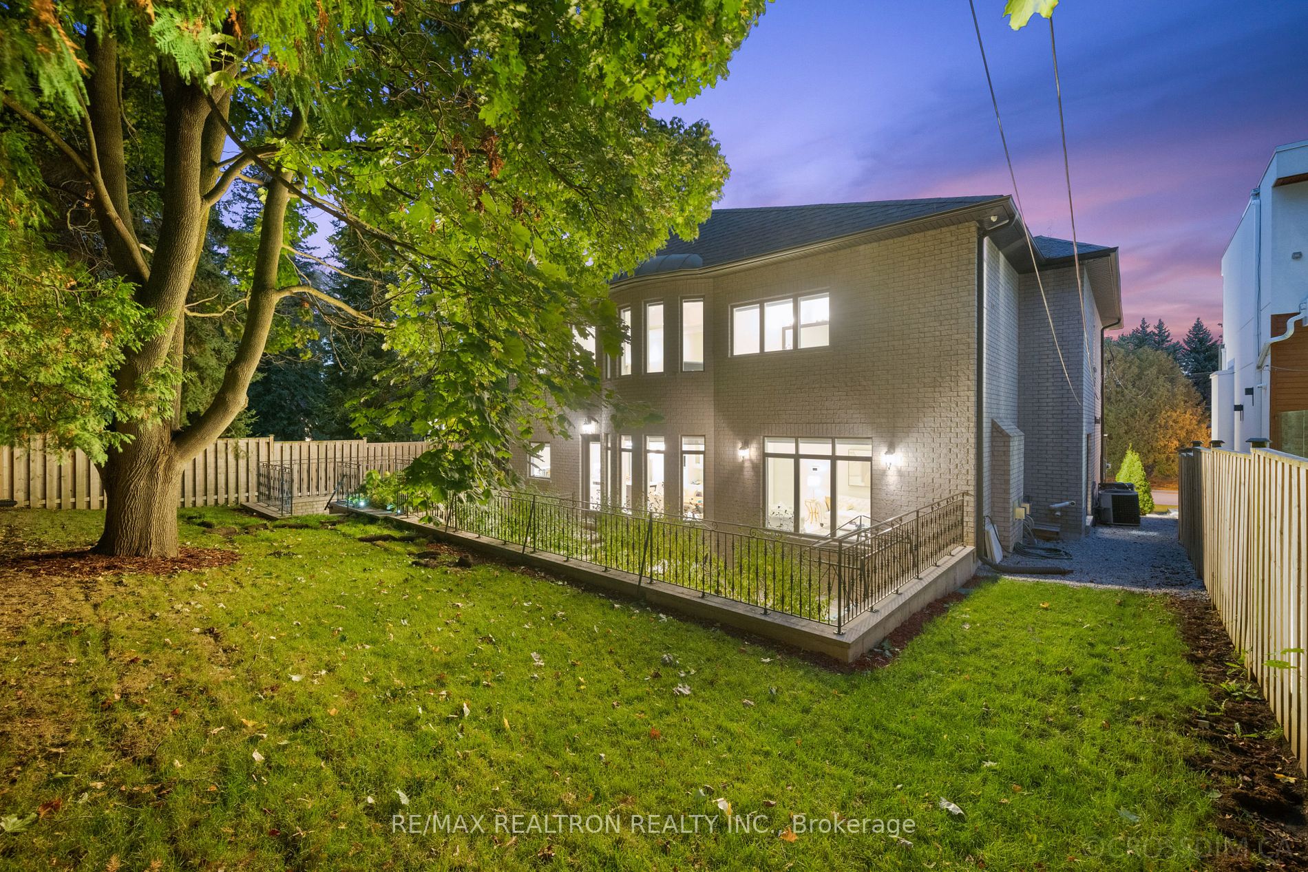 18 Viamede Crescent