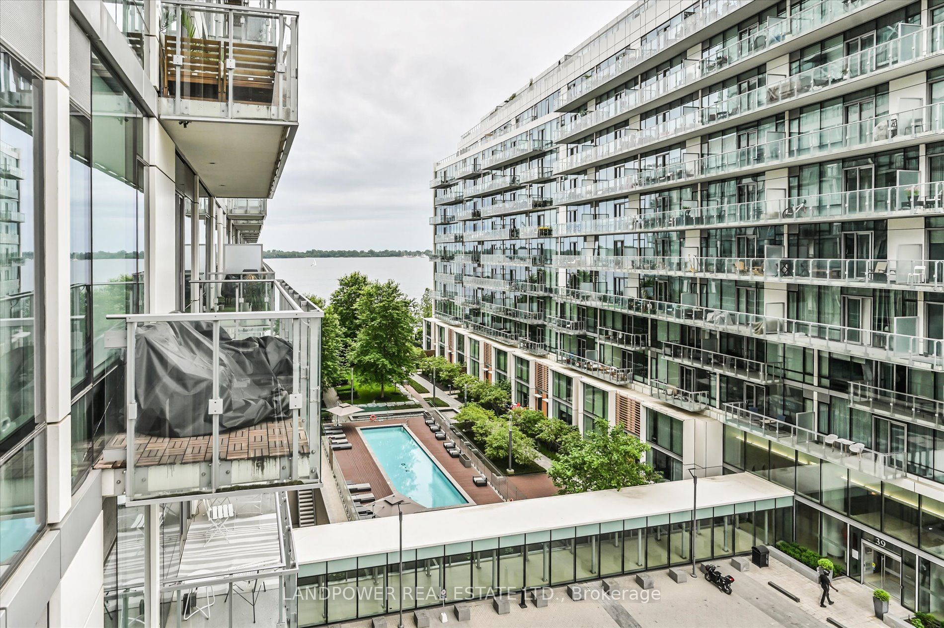 39 Queens Quay E, #635