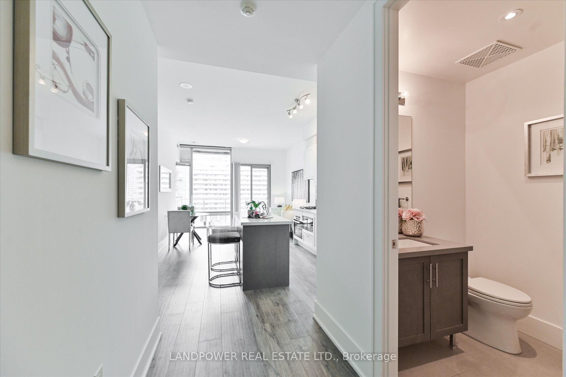 39 Queens Quay E, #635