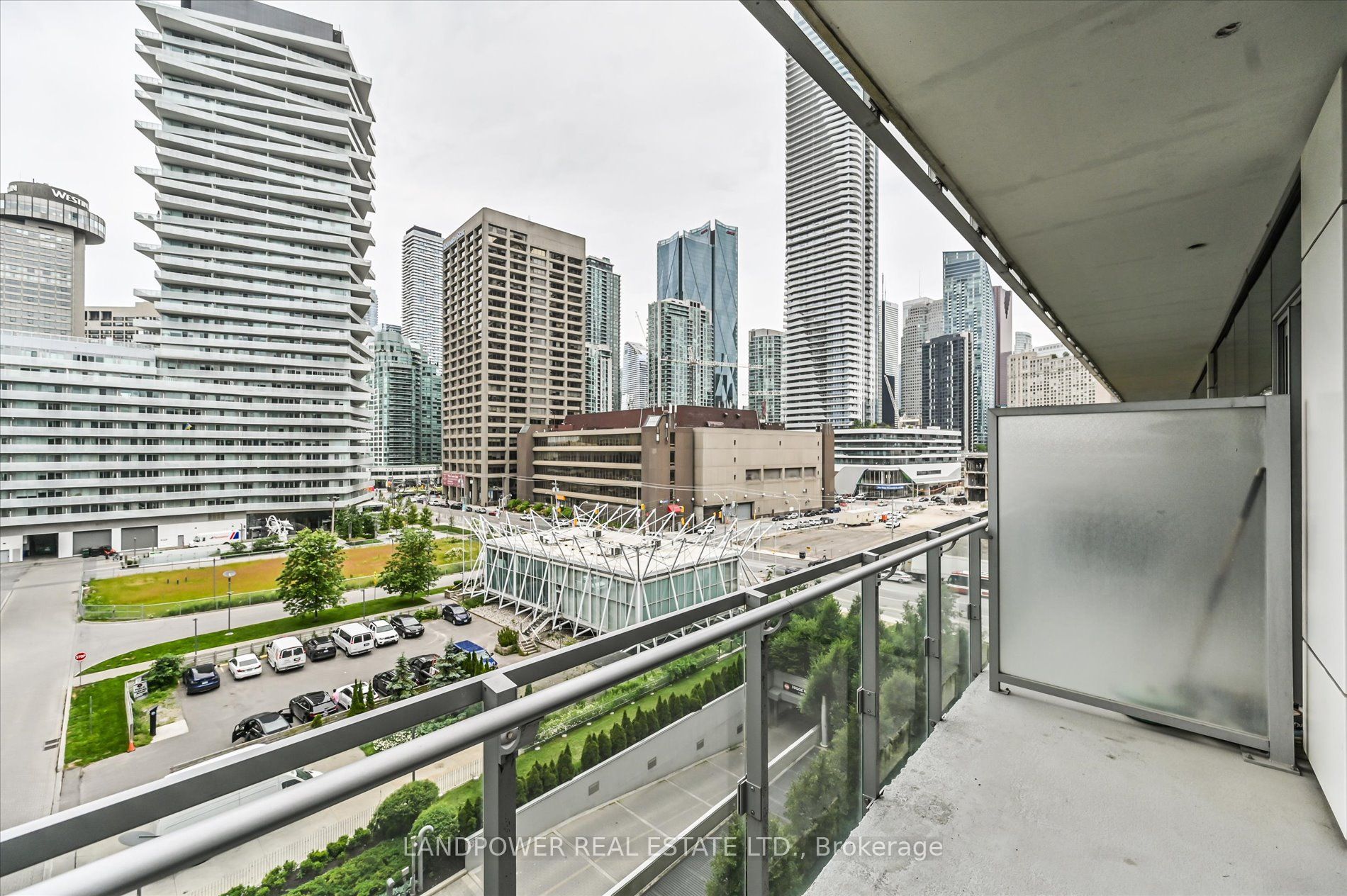 39 Queens Quay E, #635