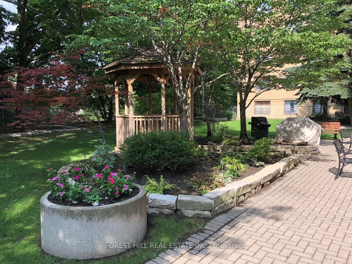 398 Eglinton Ave E, #706