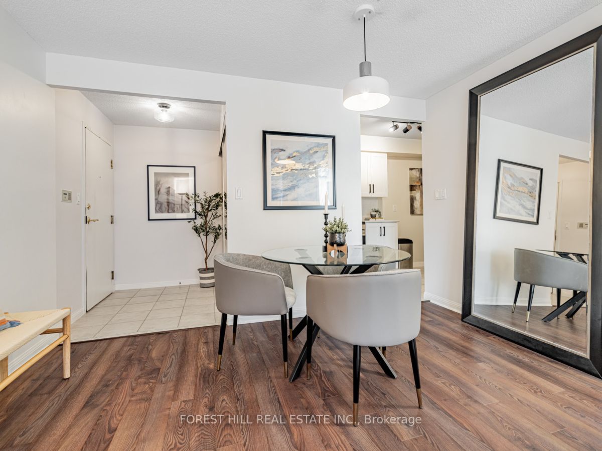 398 Eglinton Ave E, #706