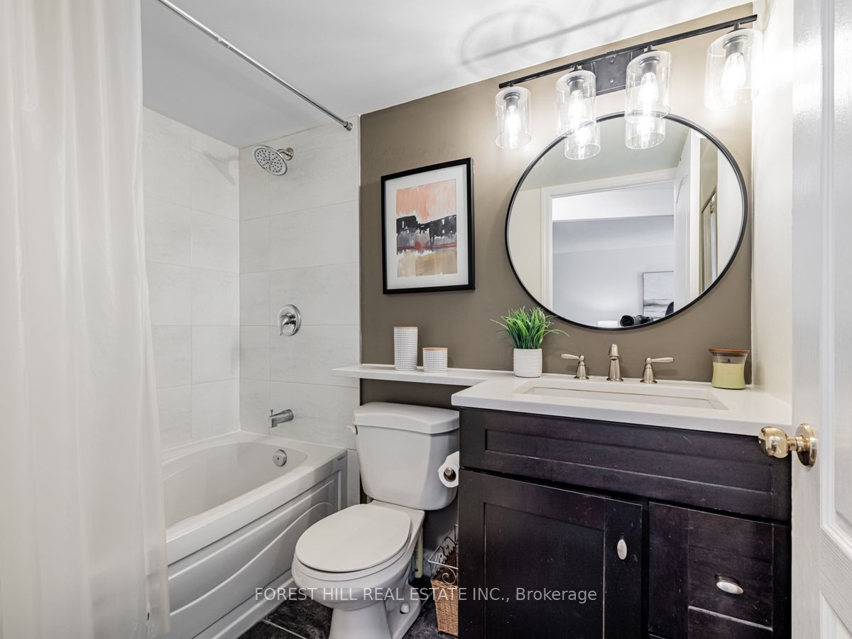 398 Eglinton Ave E, #706