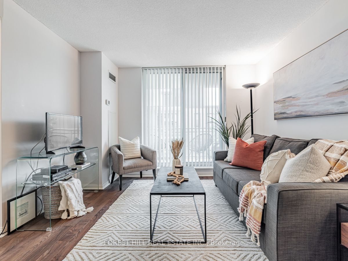 398 Eglinton Ave E, #706