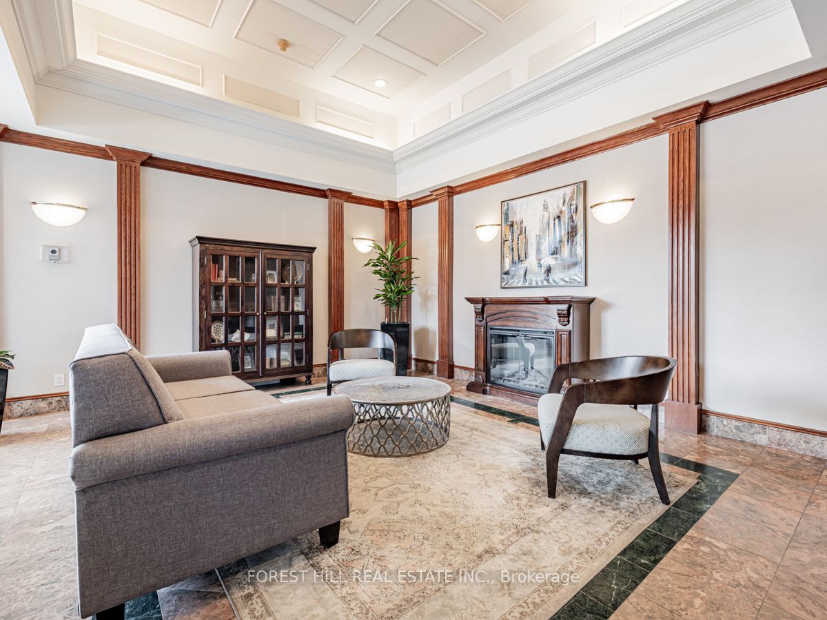 398 Eglinton Ave E, #706