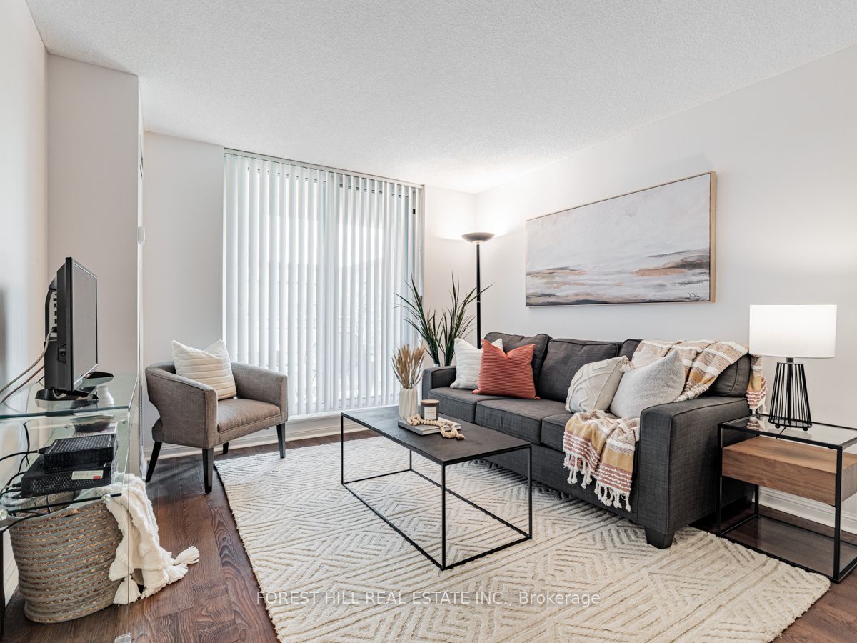 398 Eglinton Ave E, #706