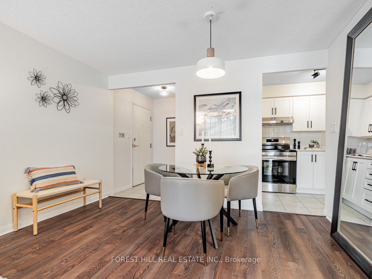 398 Eglinton Ave E, #706