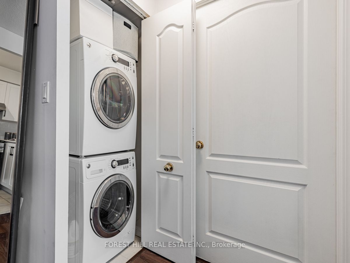 398 Eglinton Ave E, #706