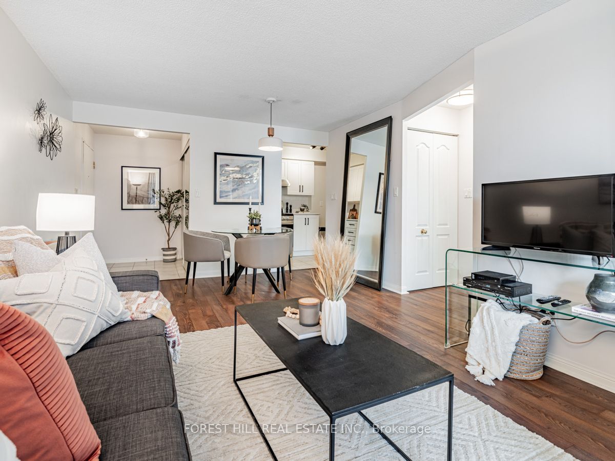 398 Eglinton Ave E, #706