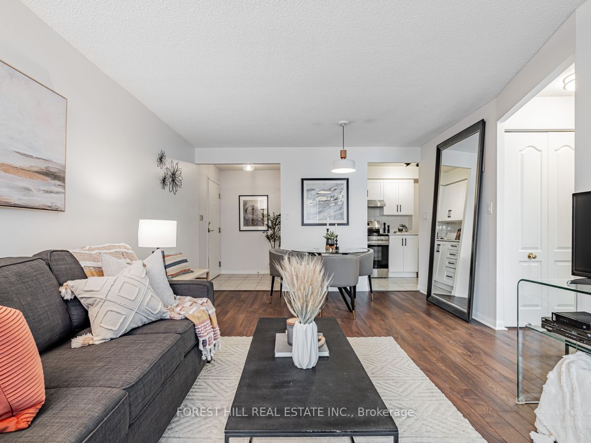 398 Eglinton Ave E, #706