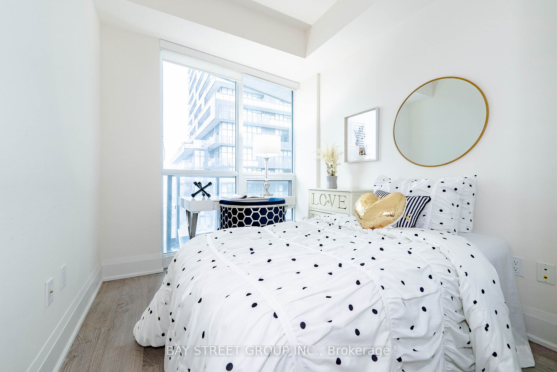 30 Roehampton Ave, #1102