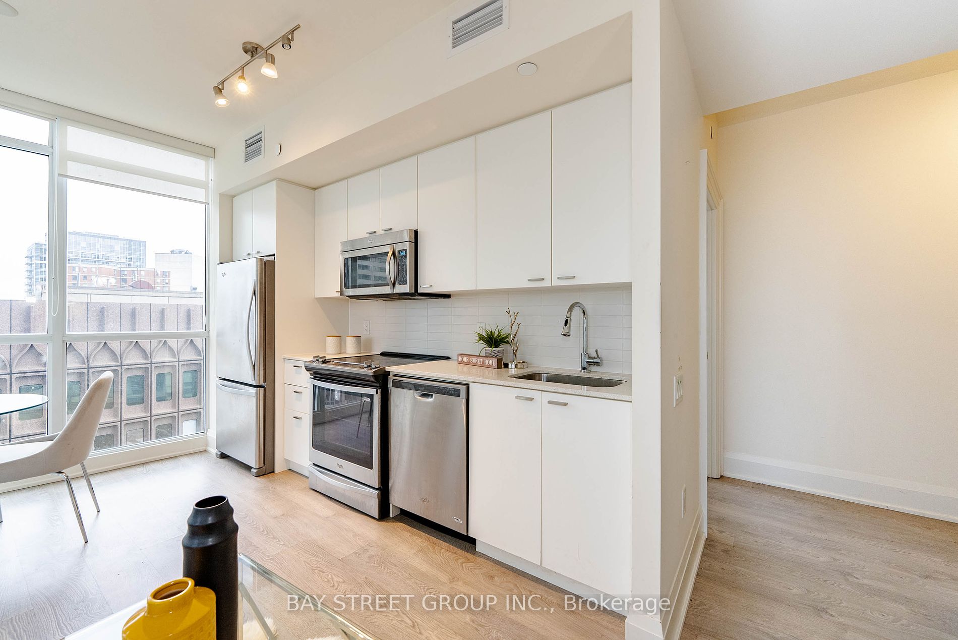 30 Roehampton Ave, #1102