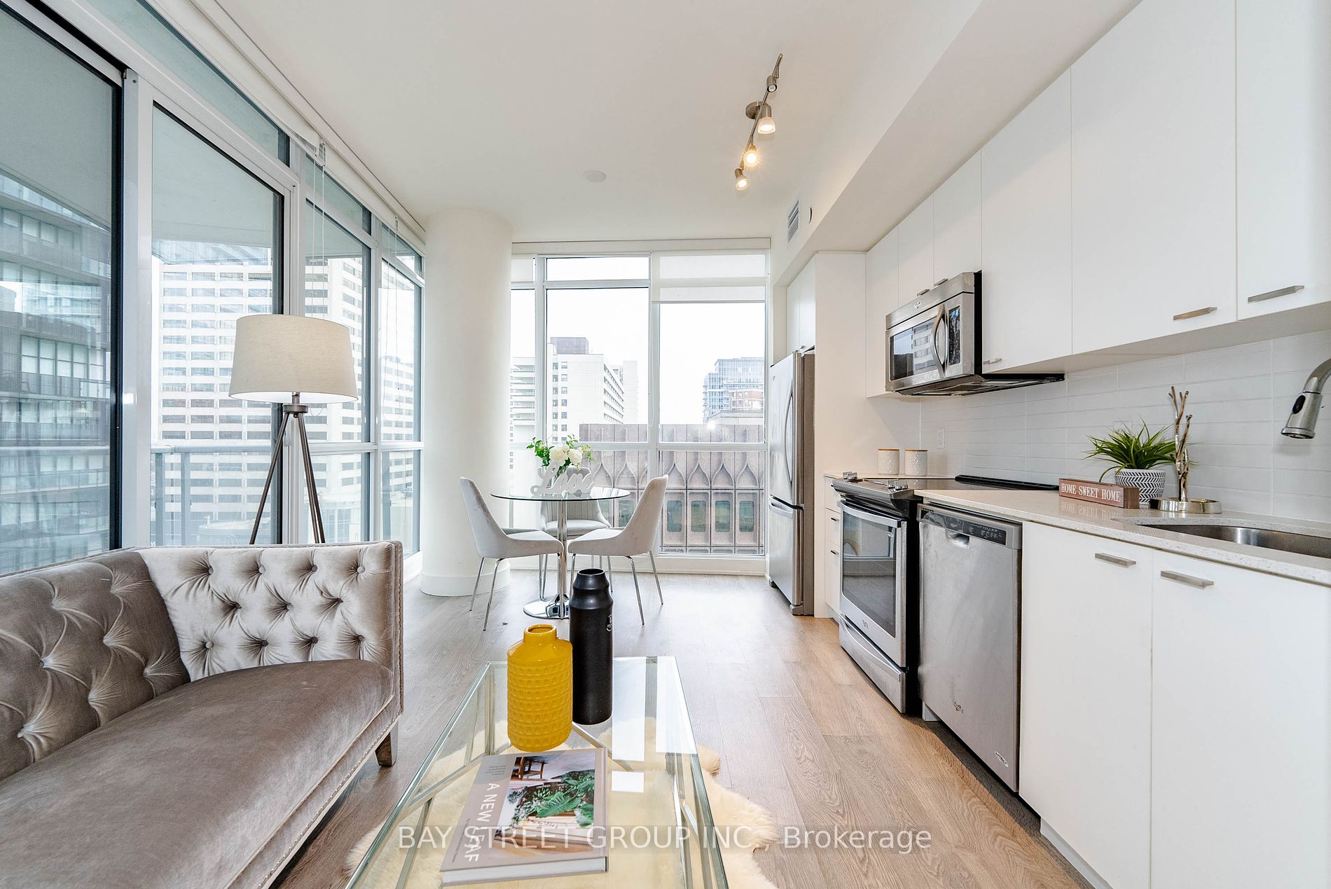 30 Roehampton Ave, #1102